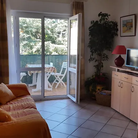 Apartmán T3 Calme Avec Terrasse Et Cuisine Equipee, A 300m De La De - Fr-1-309-246