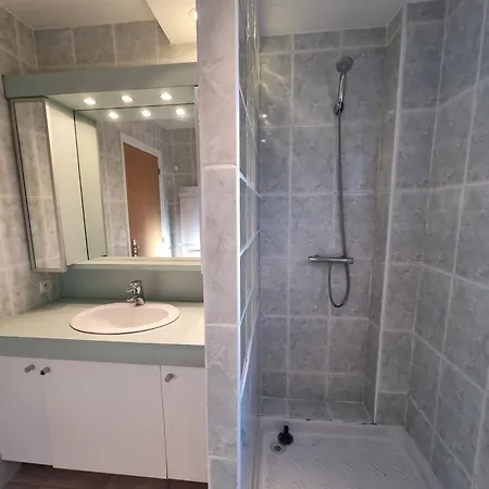 T3 Calme Avec Terrasse Et Cuisine Equipee, A 300m De La De - Fr-1-309-246 Apartament