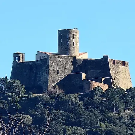 Apartment T3 Calme Avec Terrasse Et Cuisine Equipee, A 300m De La De - Fr-1-309-246