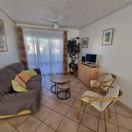 Apartmán T3 Calme Avec Terrasse Et Cuisine Equipee, A 300m De La De - Fr-1-309-246