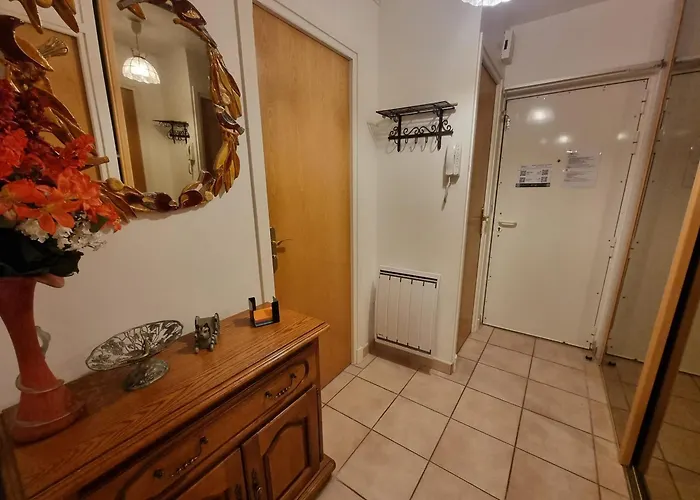 T3 Calme Avec Terrasse Et Cuisine Equipee, A 300m De La De - Fr-1-309-246 شقة *