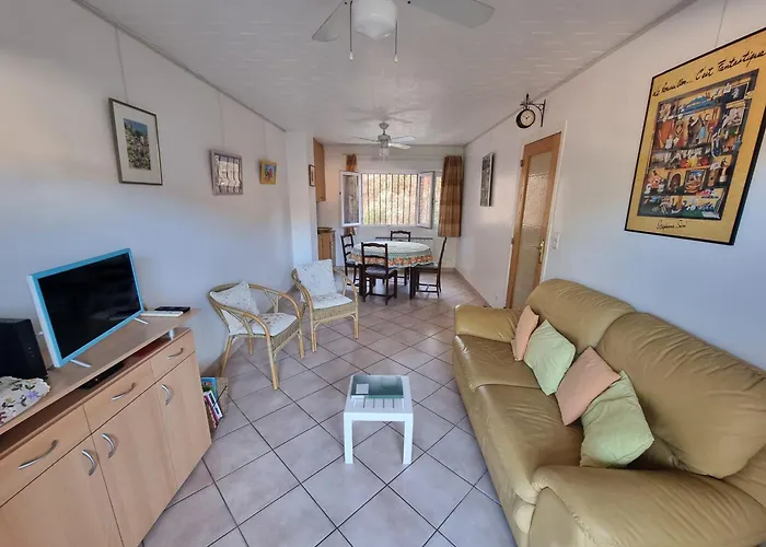 T3 Calme Avec Terrasse Et Cuisine Equipee, A 300m De La De - Fr-1-309-246 شقة *