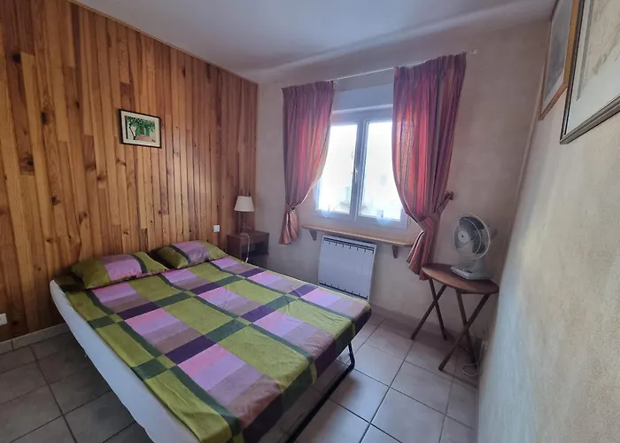T3 Calme Avec Terrasse Et Cuisine Equipee, A 300m De La De - Fr-1-309-246 דירה