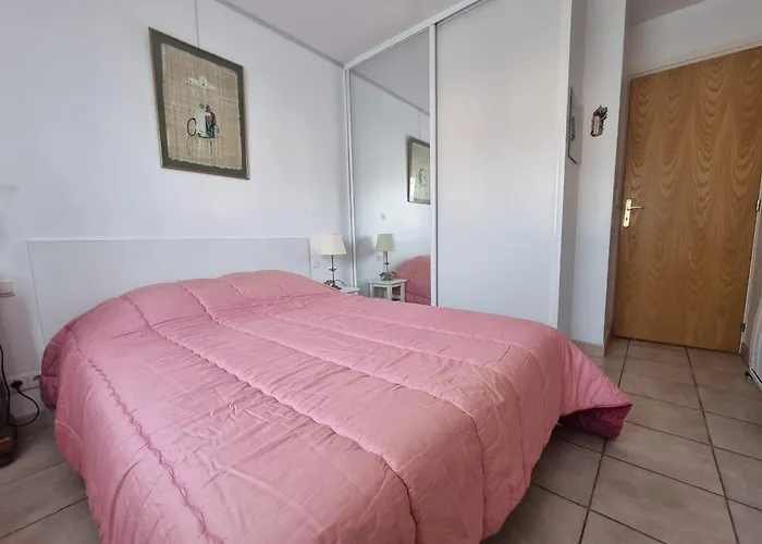 T3 Calme Avec Terrasse Et Cuisine Equipee, A 300m De La De - Fr-1-309-246 公寓 *