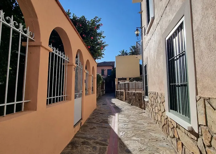 T3 Calme Avec Terrasse Et Cuisine Equipee, A 300m De La De - Fr-1-309-246 דירה *